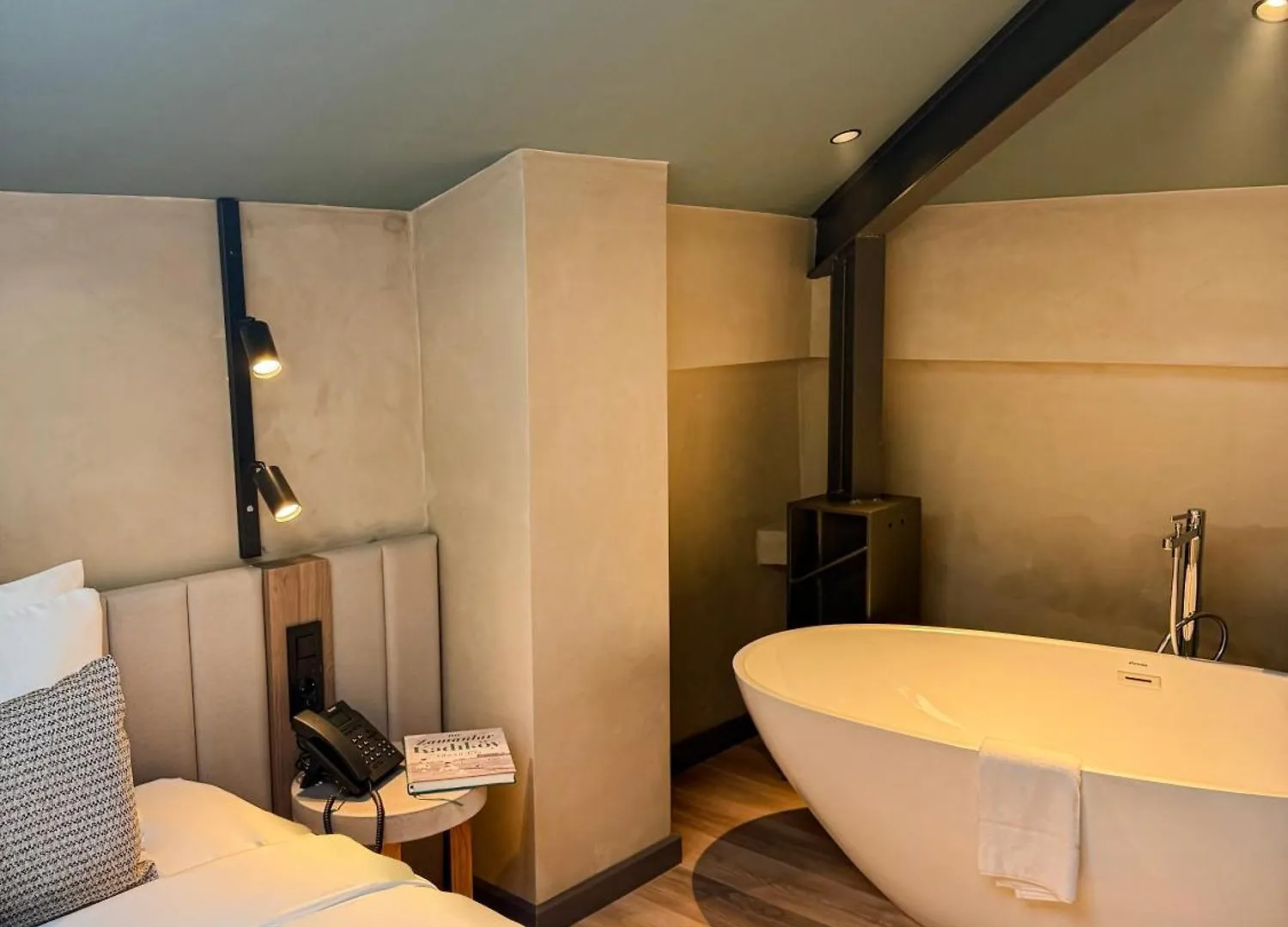 Lecole Hotel Yenifoca
