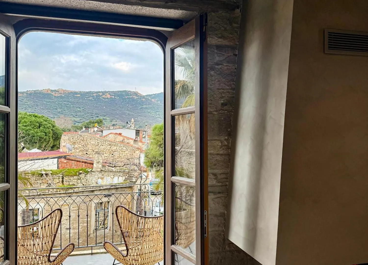 Lecole Hotel Yenifoca