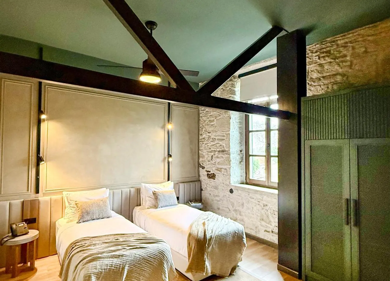 Lecole Hotel Yenifoca