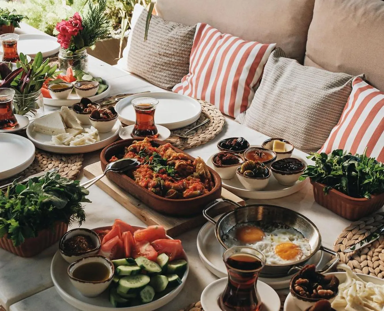 Lecole Hotel Yenifoca