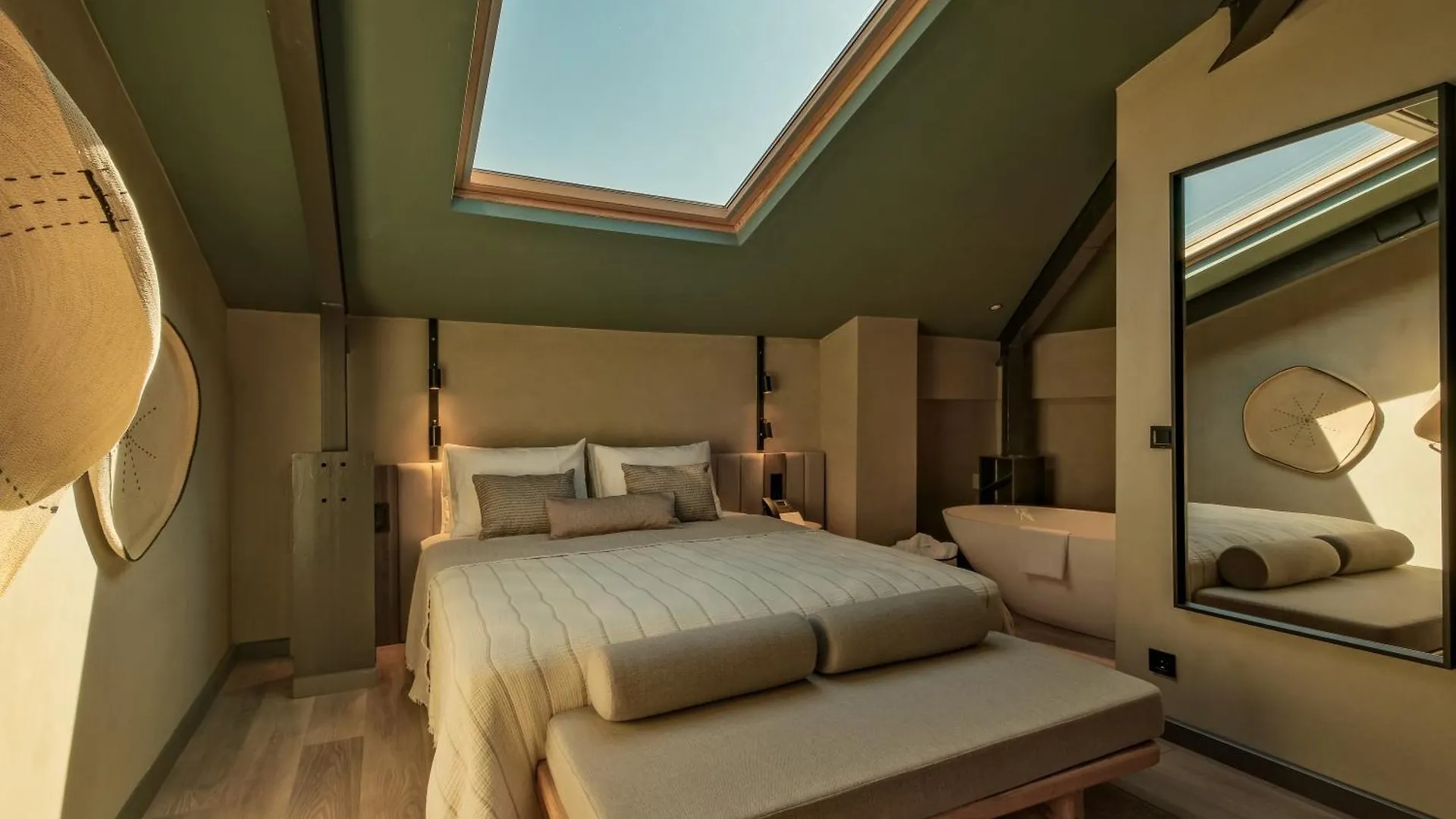 Lecole Hotel Yenifoca