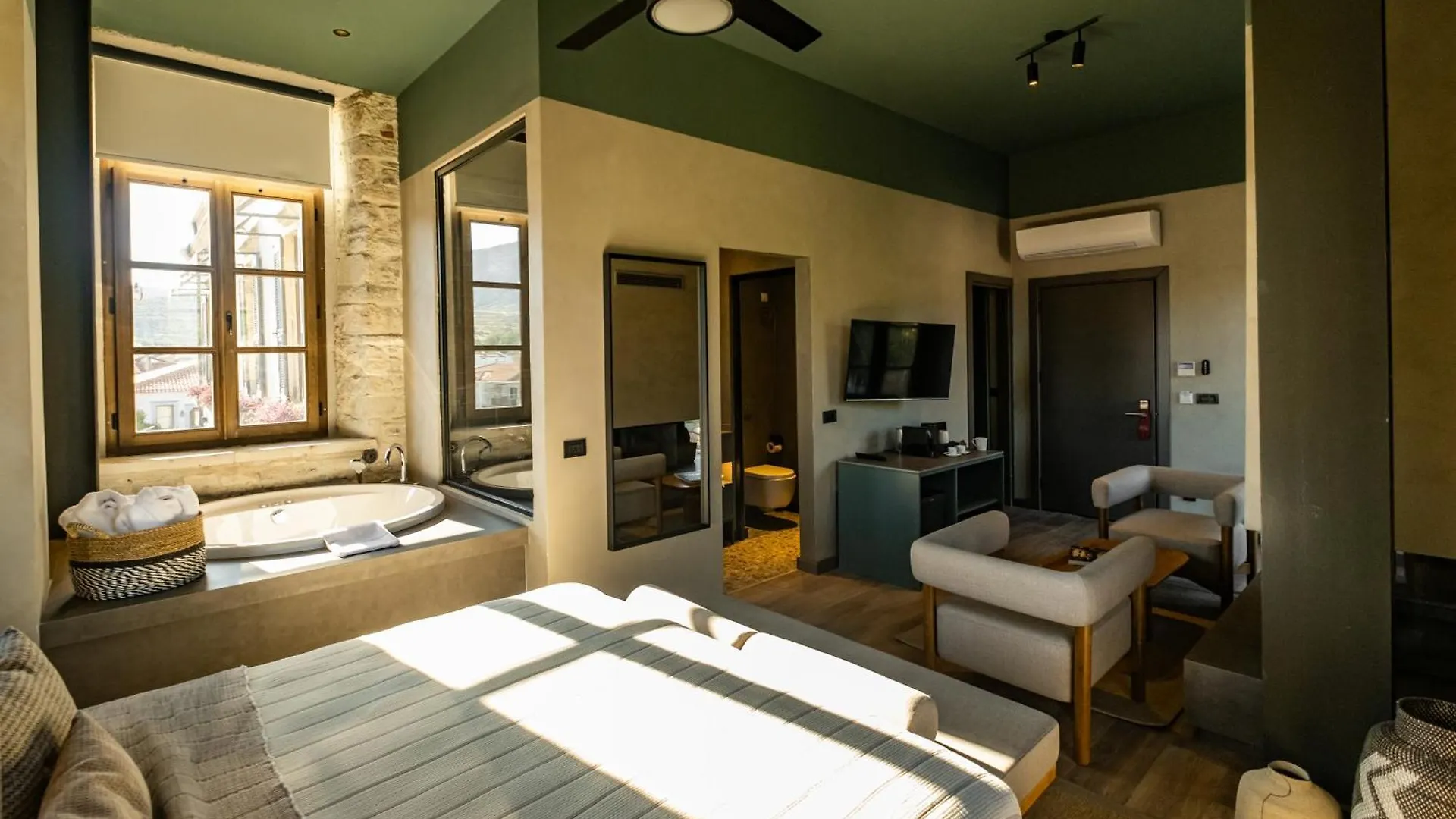 Lecole Hotel Yenifoca