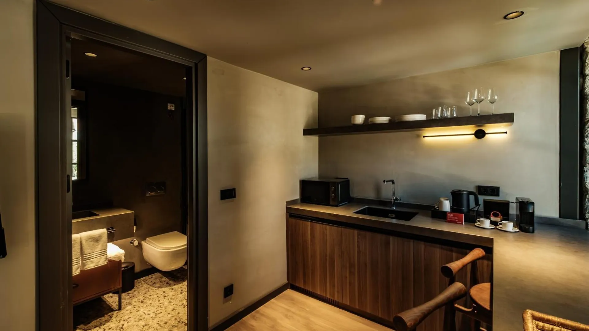 Lecole Hotel Yenifoca